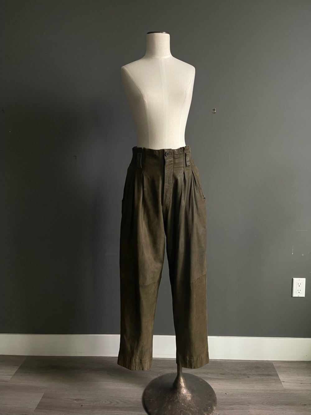Vintage Leather Trouser Olive High Waist Pleated Minimalist Dark Academia French